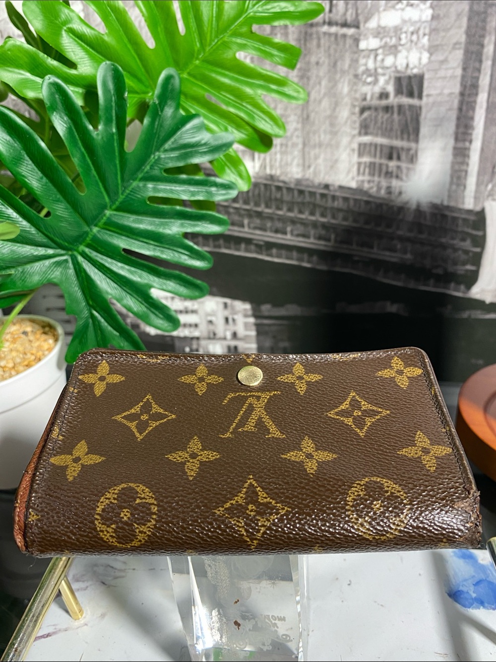 Authentic Louis Vuitton Vintage Monogram Bifold Zippy Wallet - Picture 17 of 17